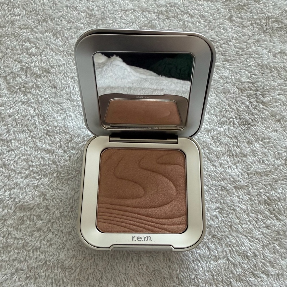 R.E.M. Beauty Interstellar Highlight Topper in Miss Saturn ** - Picture 3 of 6